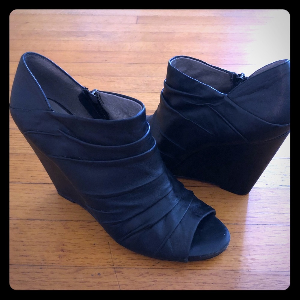 Vince Camuto Black Wedges